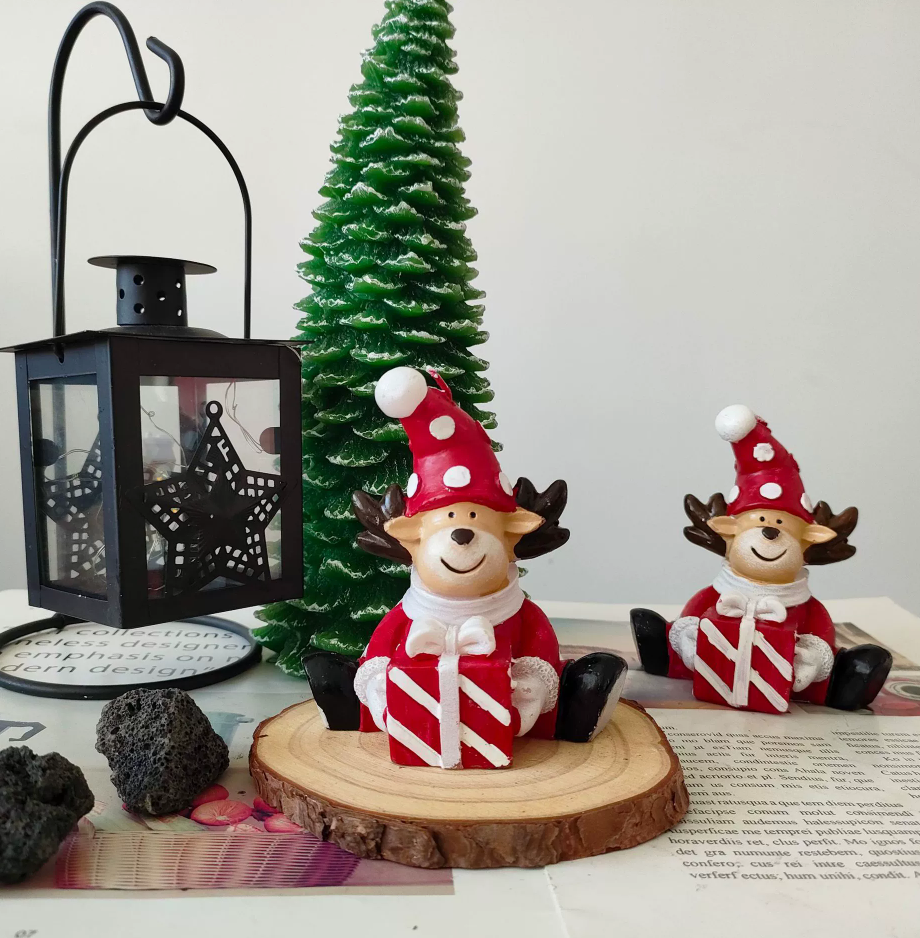 Reindeer Gift Figurines